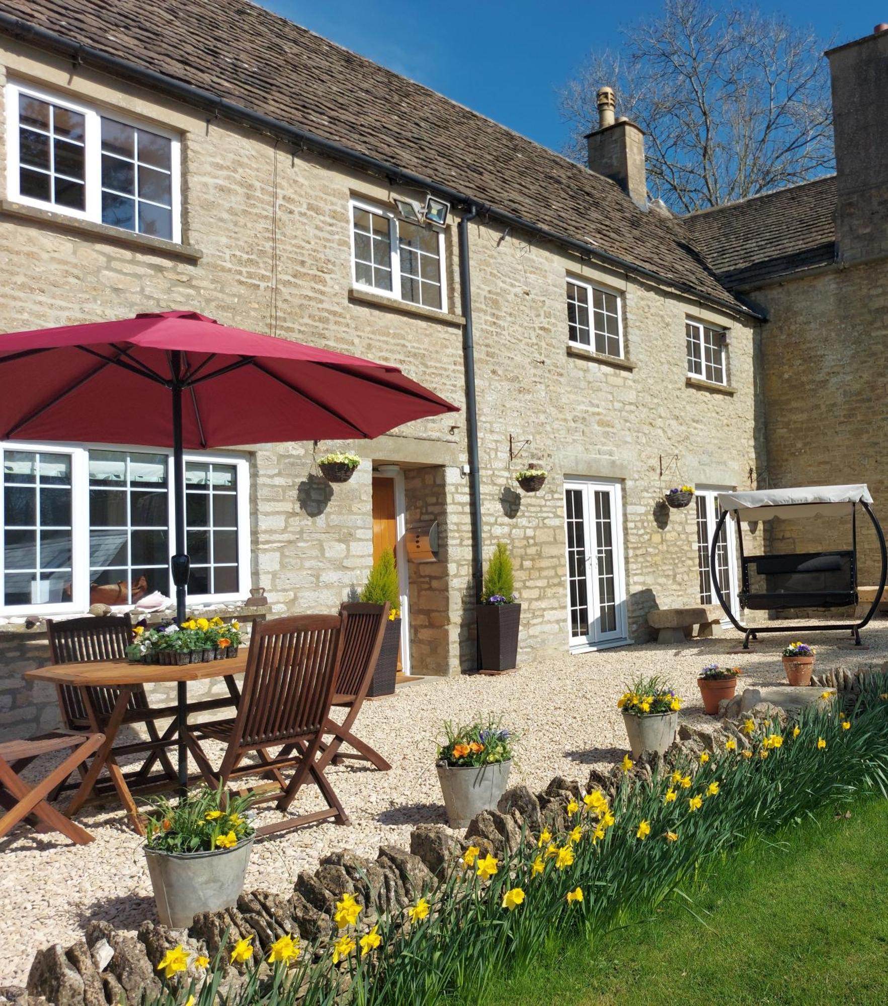 Thames Head Wharf - Historic Cotswold Cottage With Stunning Countryside Views Cirencester Esterno foto