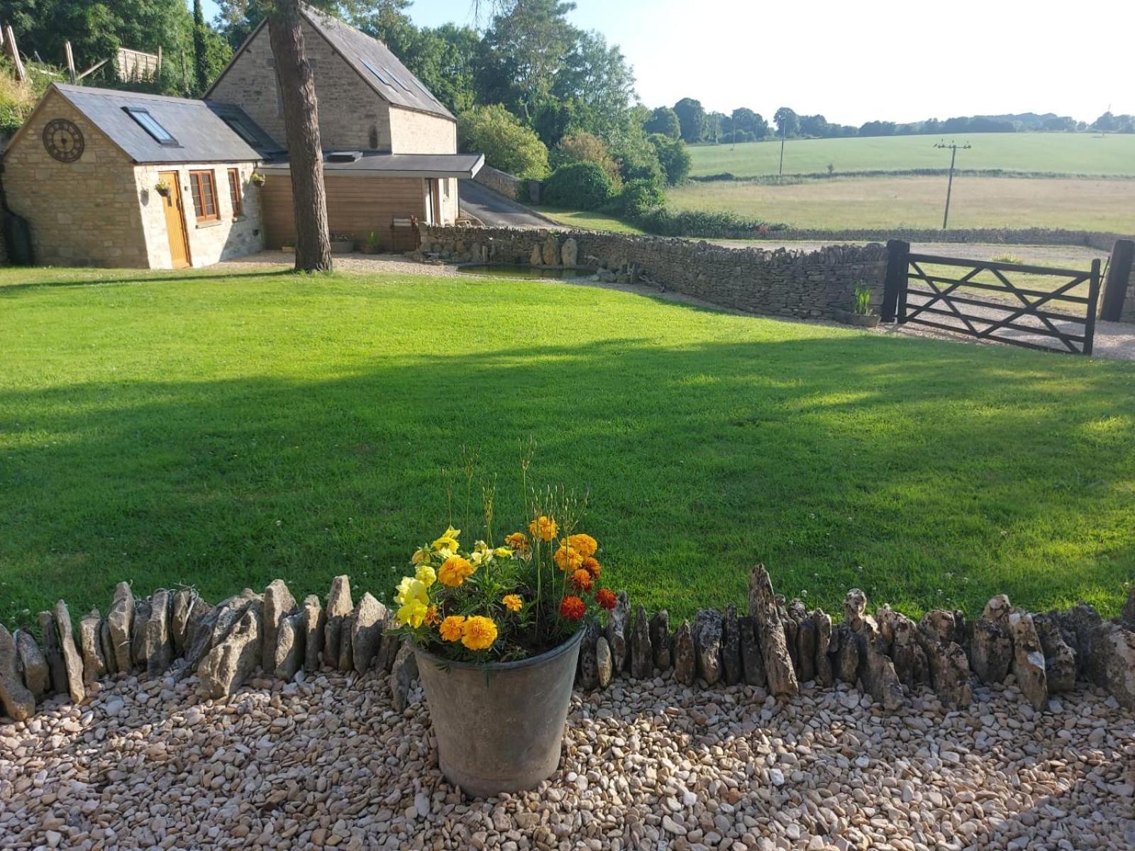 Thames Head Wharf - Historic Cotswold Cottage With Stunning Countryside Views Cirencester Esterno foto