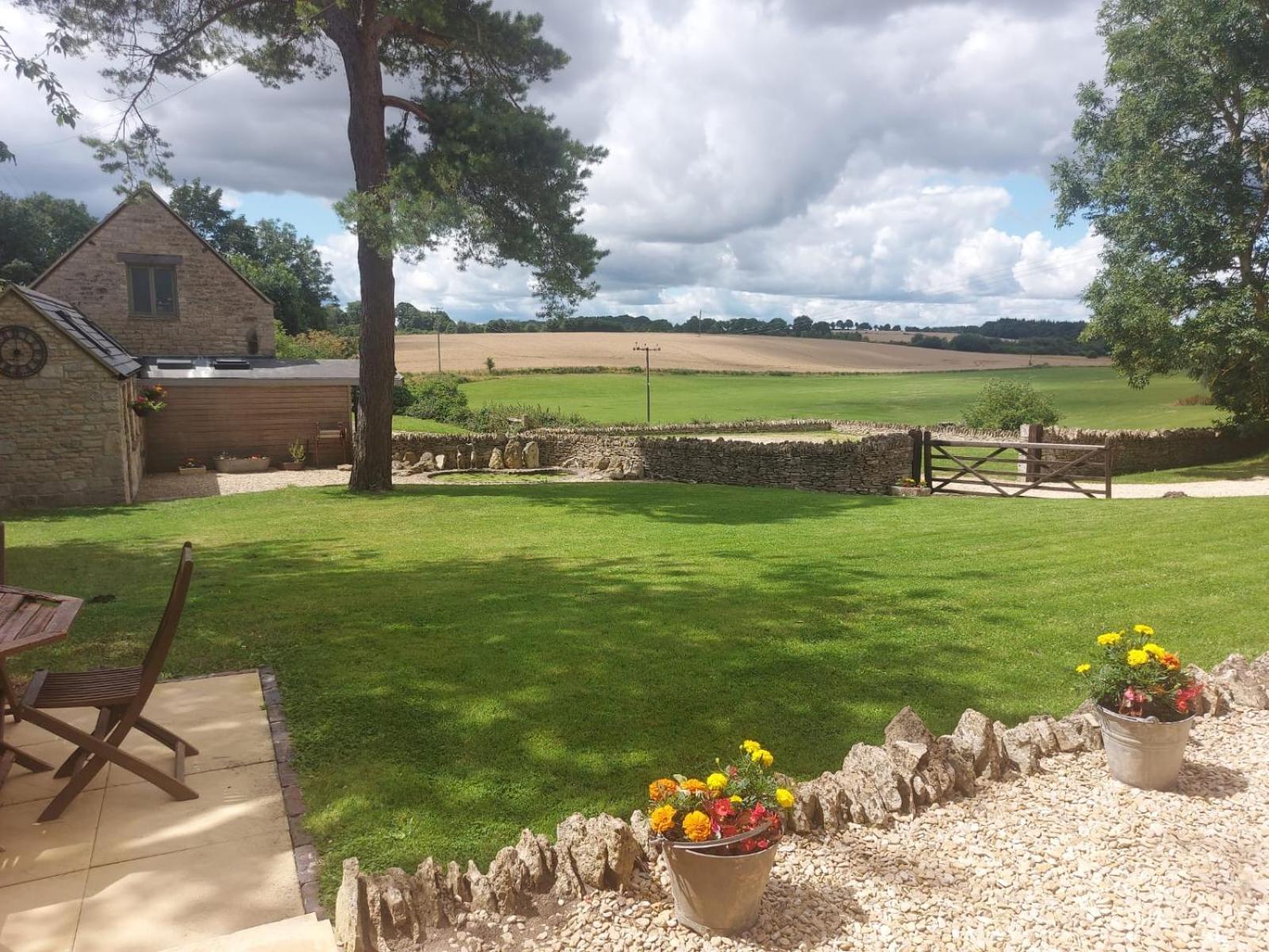 Thames Head Wharf - Historic Cotswold Cottage With Stunning Countryside Views Cirencester Esterno foto