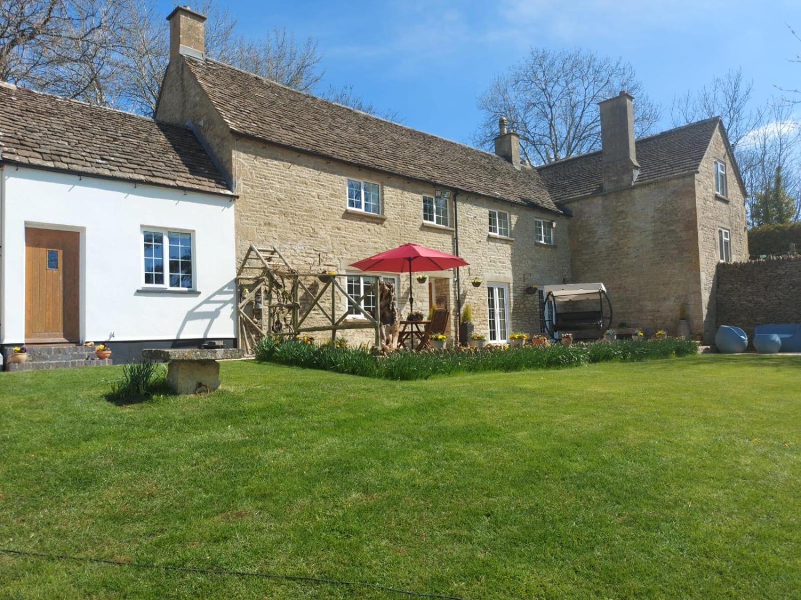 Thames Head Wharf - Historic Cotswold Cottage With Stunning Countryside Views Cirencester Esterno foto