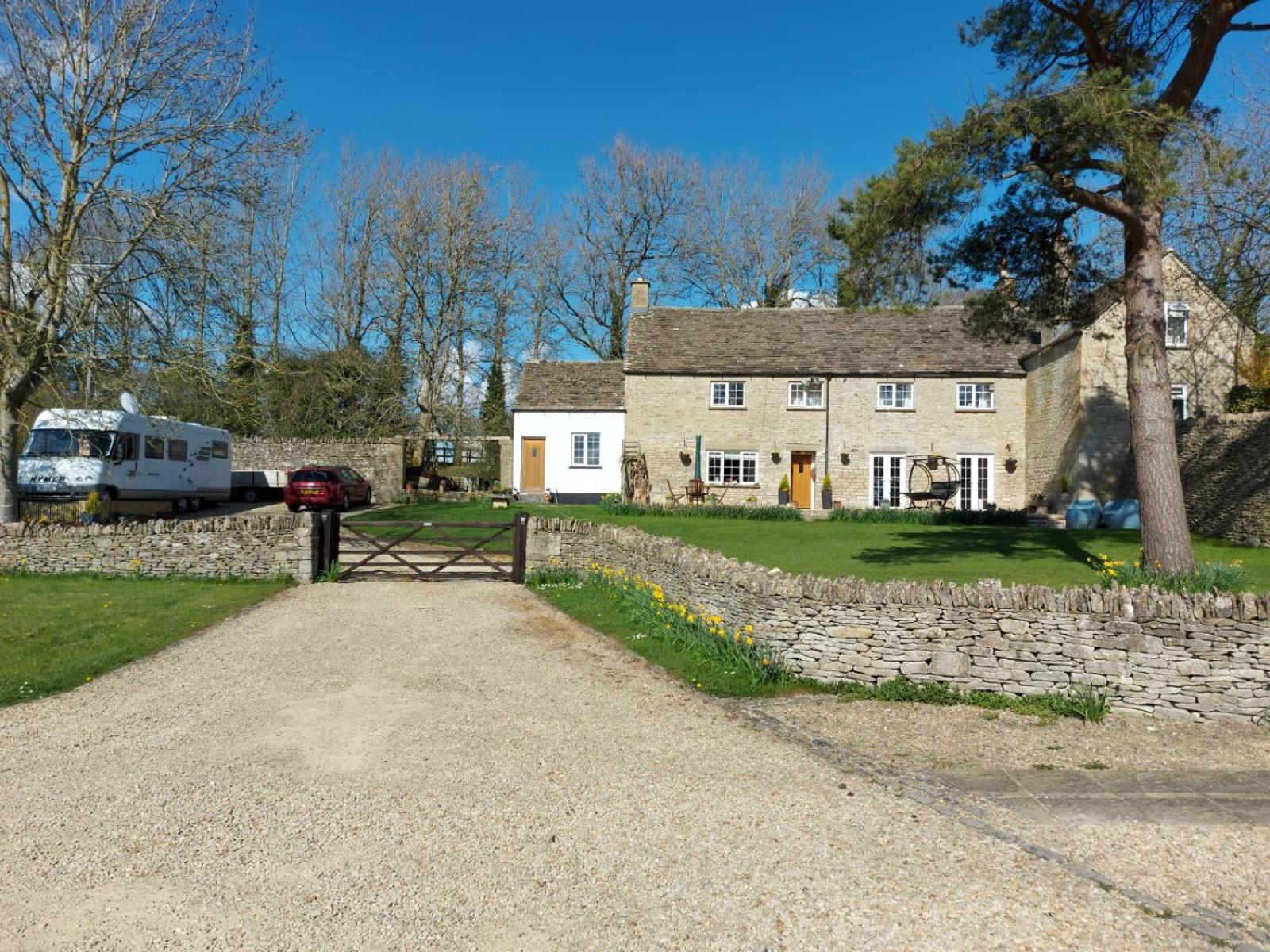 Thames Head Wharf - Historic Cotswold Cottage With Stunning Countryside Views Cirencester Esterno foto